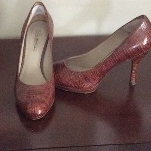 Via Spiga leather pumps.